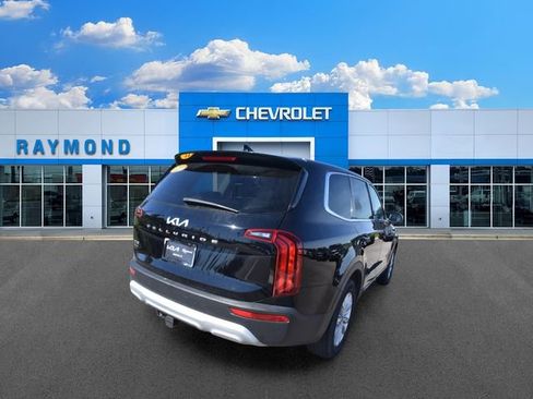 Used 2022 Kia Telluride LX AWD/4WD image 3