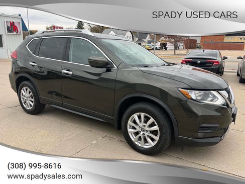 Used 2017 Nissan Rogue SV image 1