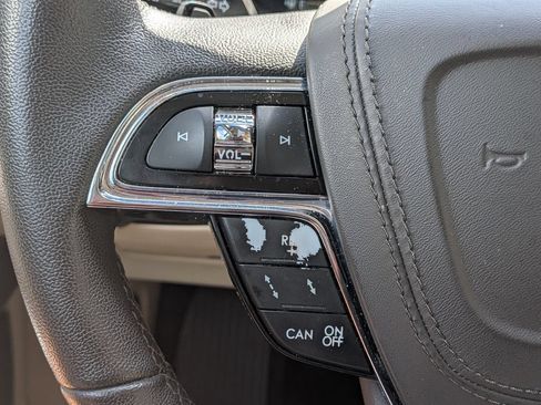 Used 2019 Lincoln Continental Premiere FWD image 24