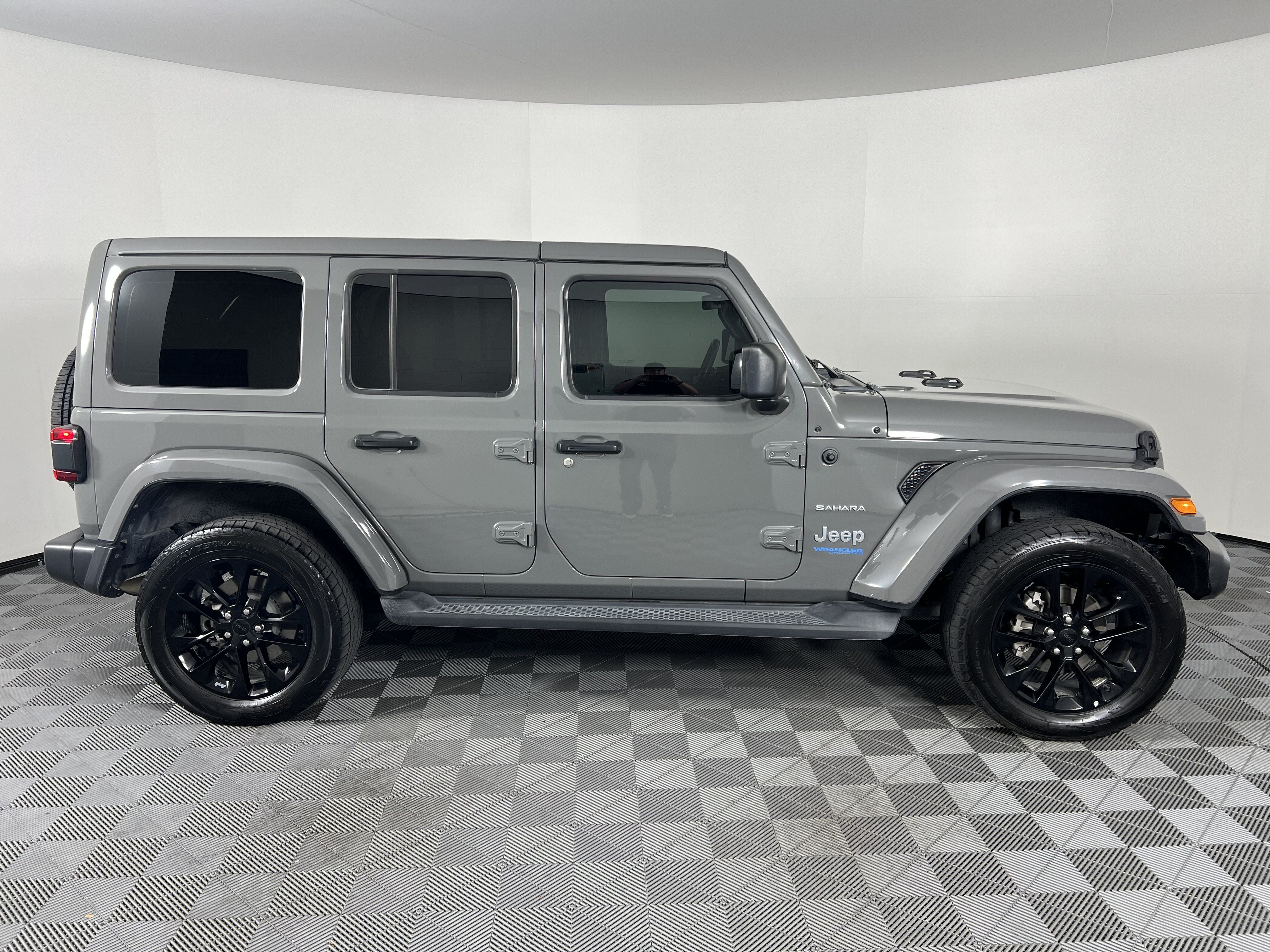 Used 2021 Jeep Wrangler Unlimited Sahara w/ Safety Group AWD/4WD image 14