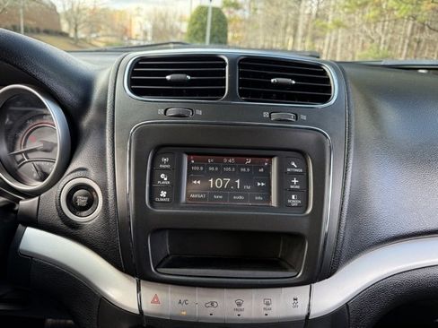 Used 2019 Dodge Journey SE w/ Connectivity Group image 20