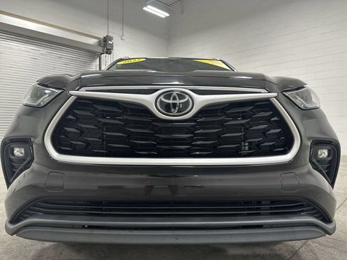 Used 2022 Toyota Highlander XLE FWD image 10