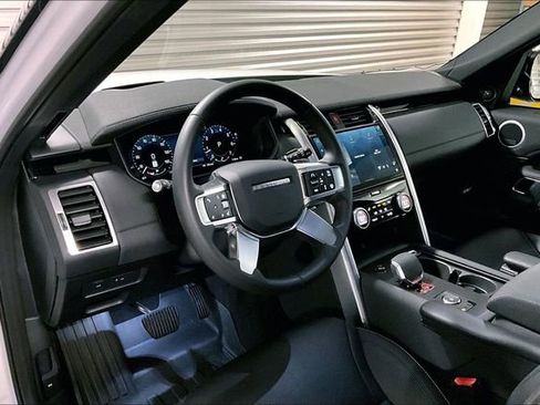 Certified 2025 Land Rover Discovery S AWD/4WD image 20