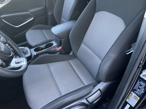 Used 2025 Kia Soul LX FWD image 11