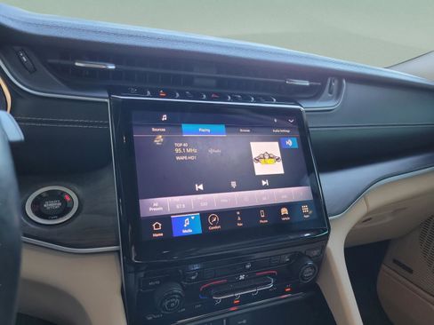 Used 2021 Jeep Grand Cherokee L Limited image 15