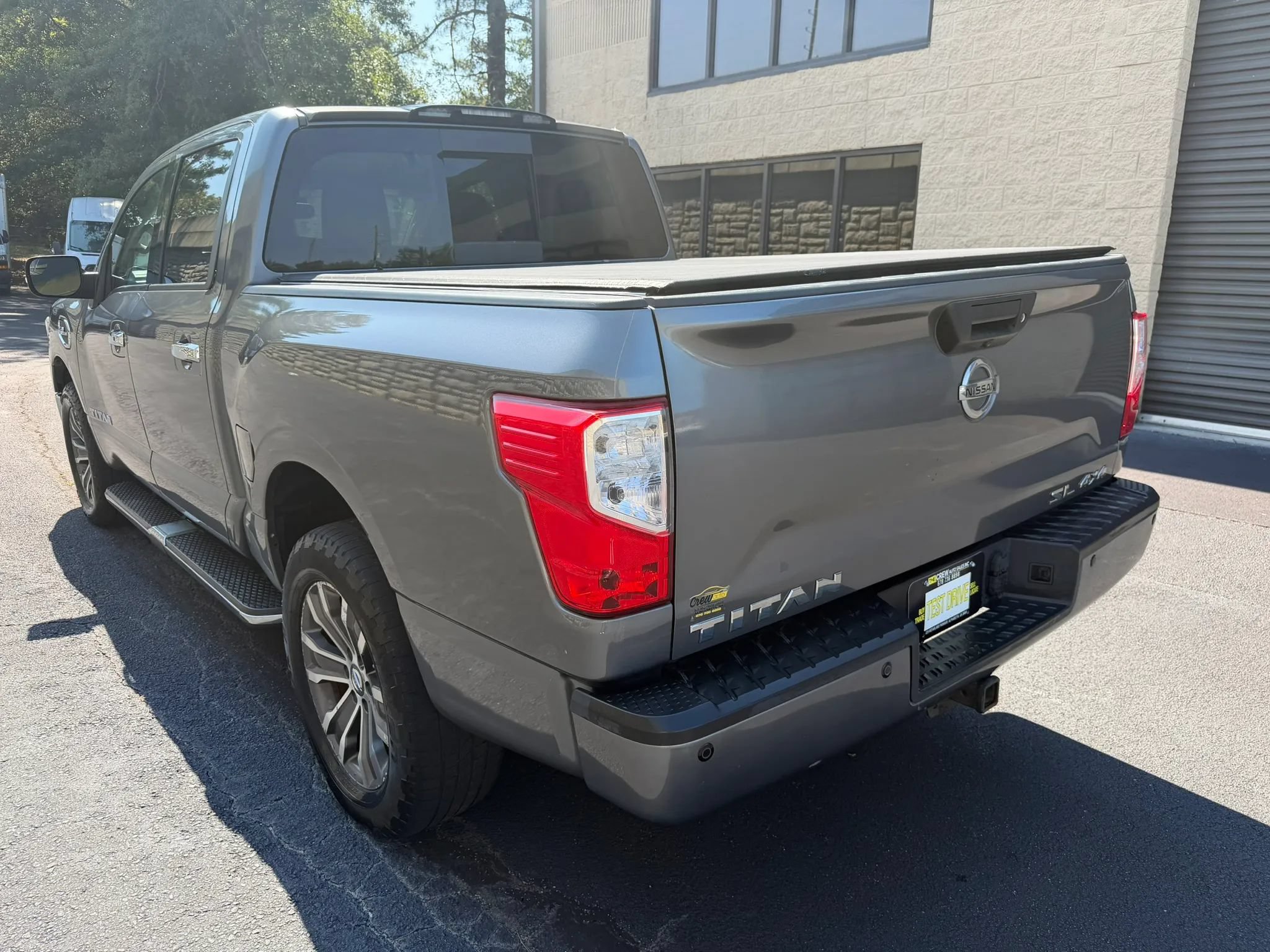 Used 2017 Nissan Titan SL AWD/4WD image 10