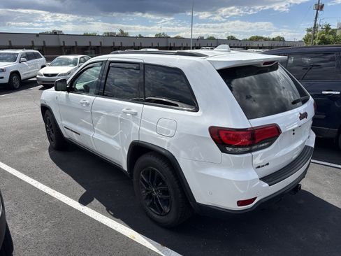 Used 2017 Jeep Grand Cherokee Trailhawk w/ Trailhawk Luxury Group AWD/4WD image 6