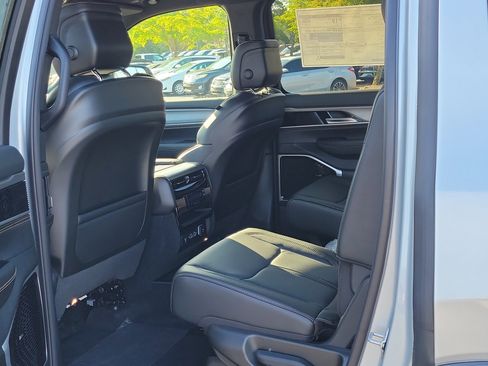 New 2026 Jeep Grand Wagoneer 4WD image 12