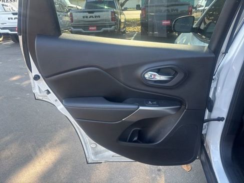 Used 2021 Jeep Cherokee Latitude image 14