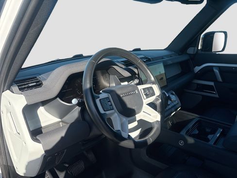 Used 2023 Land Rover Defender 130 X-Dynamic SE image 25