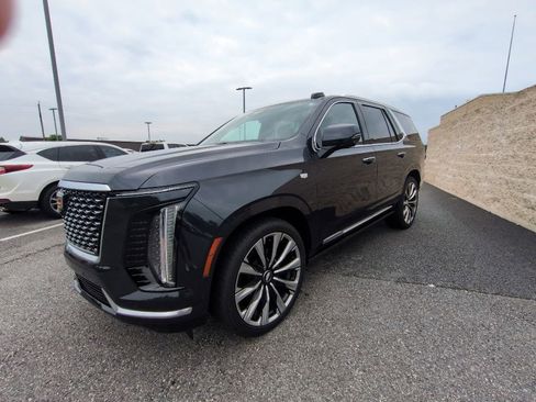 Used 2026 Cadillac Escalade Luxury w/ Touring Package AWD/4WD image 7