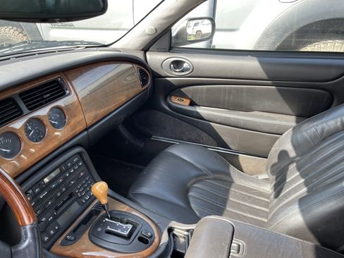 Used 2001 Jaguar XK8 Convertible image 12