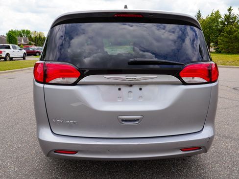 Used 2021 Chrysler Voyager Lxi FWD image 5