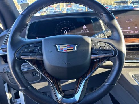 Used 2024 Cadillac Escalade ESV Luxury image 21