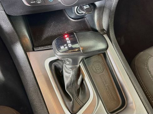 Used 2022 Dodge Charger SXT RWD image 25