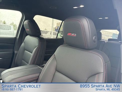 Used 2025 Chevrolet Traverse Z71 image 10