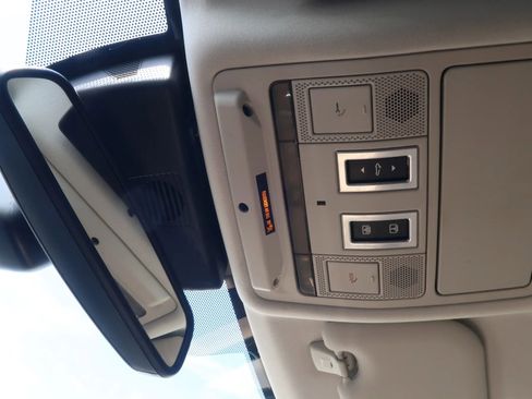 Used 2018 Jaguar XE image 34