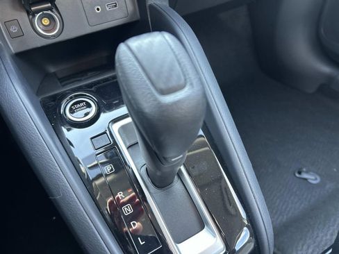 Used 2025 Nissan Versa SV w/ Trunk Package image 31