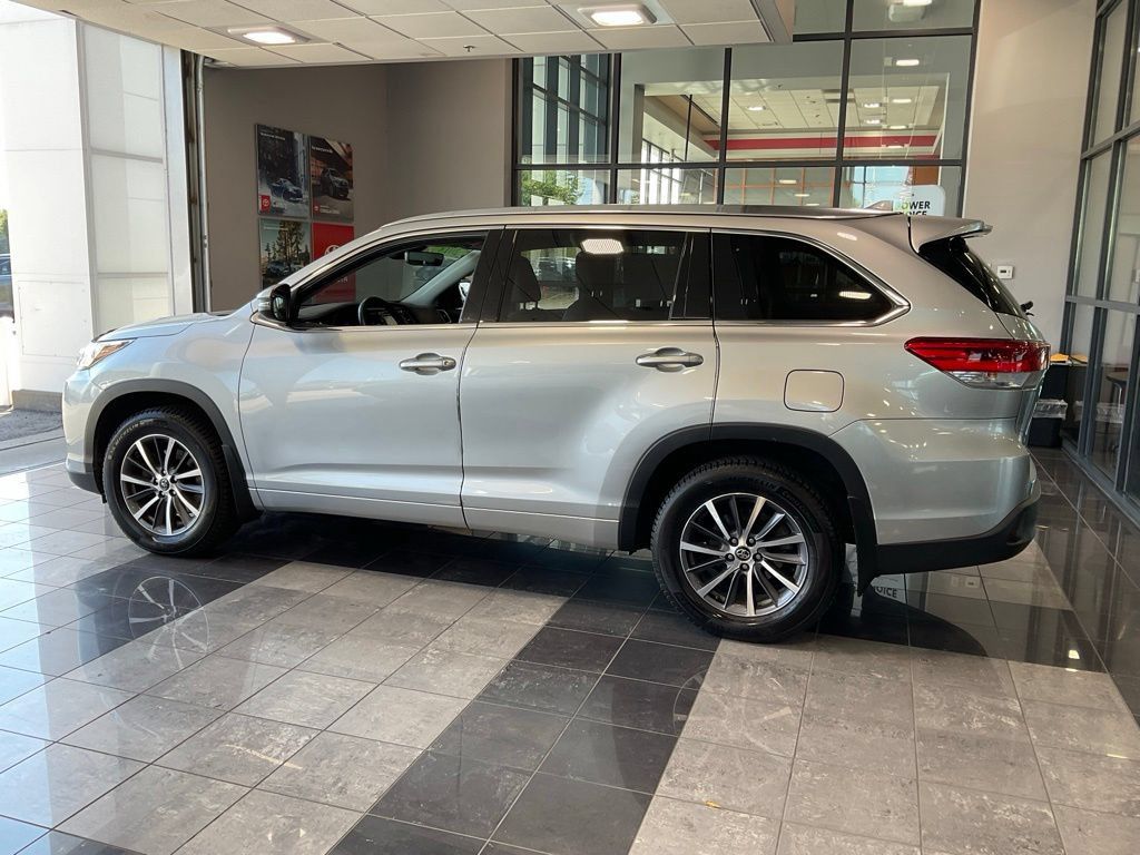 Used 2018 Toyota Highlander XLE AWD/4WD image 4