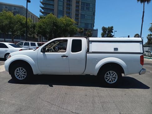 Used 2015 Nissan Frontier SV RWD image 5