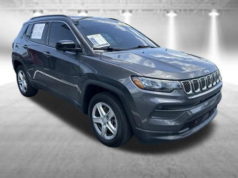Used 2023 Jeep Compass Latitude w/ Convenience Group AWD/4WD image 3