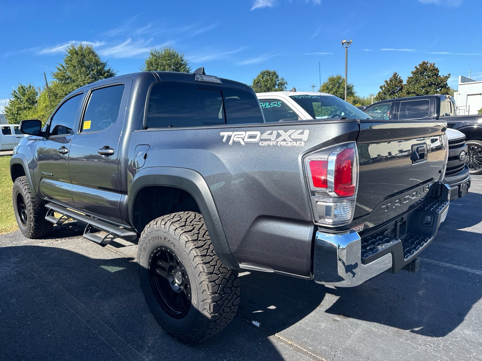 Used 2020 Toyota Tacoma TRD Off-Road AWD/4WD image 4