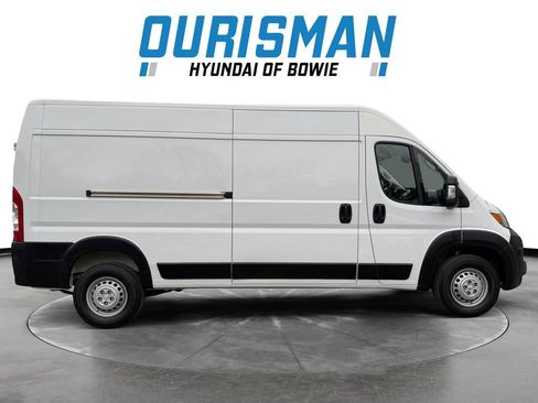 Used 2024 RAM ProMaster 2500 w/ Convenience Group image 7