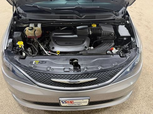 Used 2021 Chrysler Voyager L FWD image 52