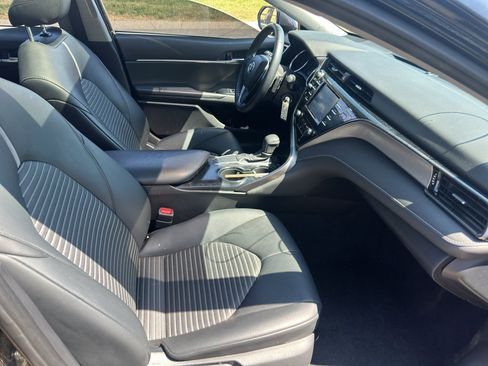 Used 2019 Toyota Camry SE FWD image 16