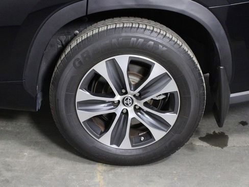 Used 2023 Toyota Highlander XLE FWD image 41