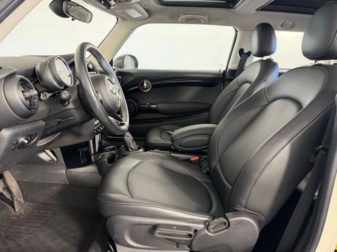 Used 2019 MINI Cooper 2-Door Hardtop image 5