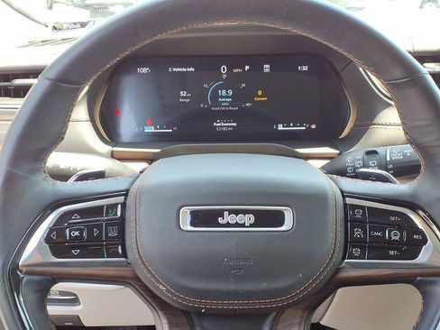 Used 2023 Jeep Grand Cherokee L Summit AWD/4WD image 15