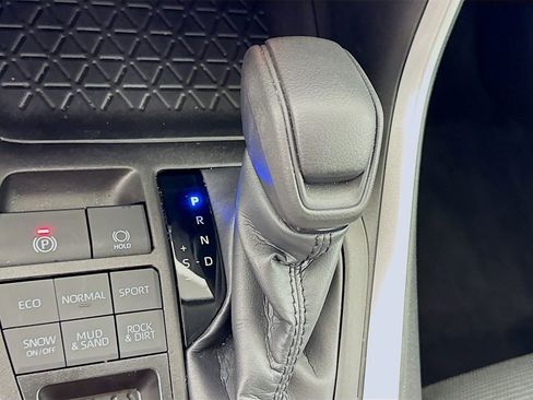 Certified 2023 Toyota RAV4 LE AWD/4WD image 18