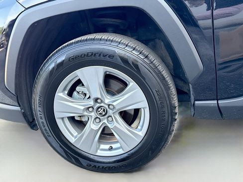 Used 2025 Toyota RAV4 XLE AWD/4WD image 41
