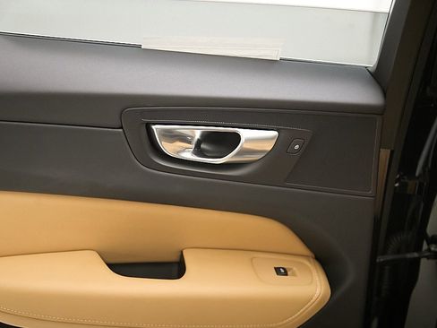 Certified 2023 Volvo XC60 T8 Ultimate w/ Climate Package image 21