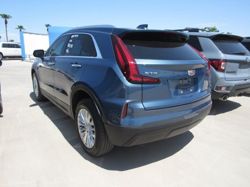 Used 2024 Cadillac XT4 Luxury w/ Cold Weather Package FWD image 4
