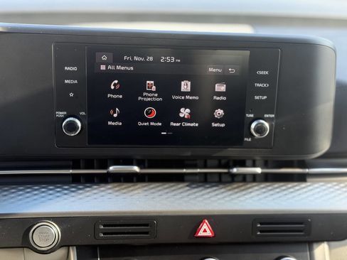 Used 2023 Kia Carnival LX image 13