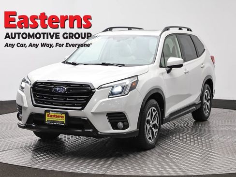 Used 2022 Subaru Forester Premium AWD/4WD image 1
