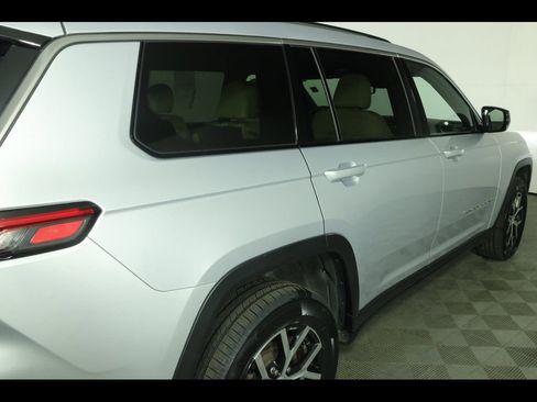 Used 2023 Jeep Grand Cherokee L Limited w/ Trailer Tow Group (B) AWD/4WD image 22