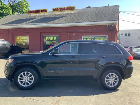 Used 2014 Jeep Grand Cherokee Laredo w/ 18" Wheel & 8.4" Radio Group AWD/4WD image 4