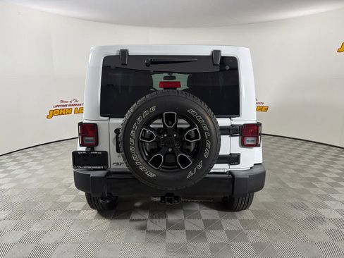 Used 2018 Jeep Wrangler Unlimited Sahara AWD/4WD image 4