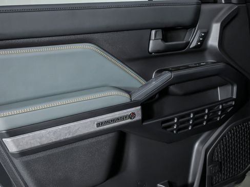 Used 2025 Toyota 4Runner Trailhunter image 18