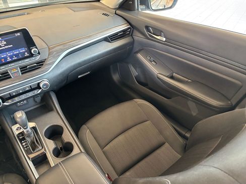 Used 2025 Nissan Altima 2.5 SV FWD image 34