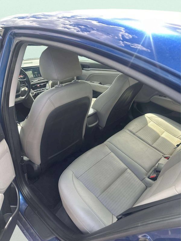 Used 2017 Hyundai Elantra Limited w/ Limited Tech Package 04 FWD image 14