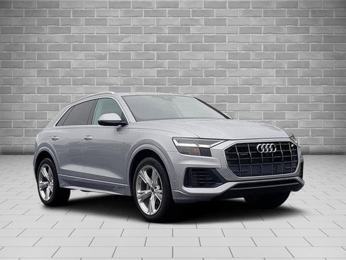 Used 2022 Audi Q8 Premium image 3