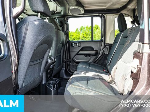 Used 2025 Jeep Wrangler Unlimited Sahara AWD/4WD image 19