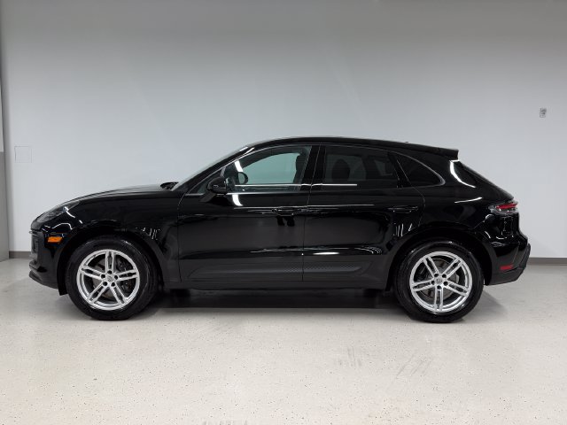 Certified 2026 Porsche Macan AWD/4WD image 2