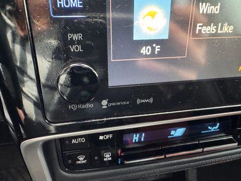 Used 2017 Toyota Corolla SE w/ SE Premium Package image 31