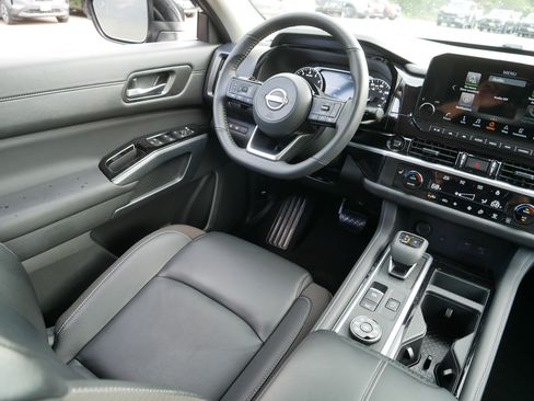 Certified 2025 Nissan Pathfinder SL AWD/4WD image 9