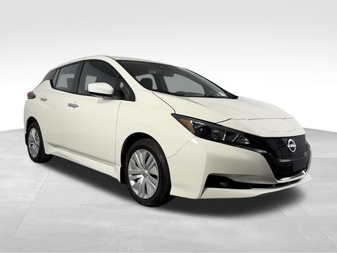 Used 2025 Nissan Leaf S FWD image 4